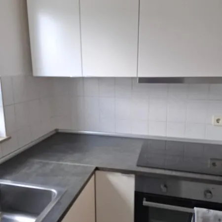 Ruhige Und Praktisch Moeblierte 2 Zi 52 Qm *