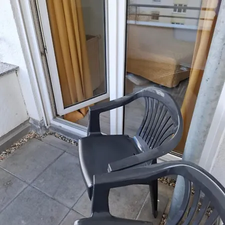 Ruhige Und Praktisch Moeblierte 2 Zi 52 Qm